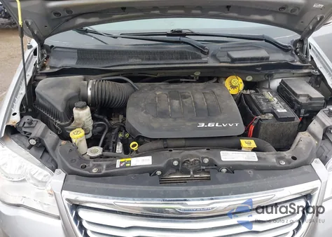 2015 Chrysler Town & Country Touring-L из США, поврежденный, VIN 2C4RC1CG7FR755092